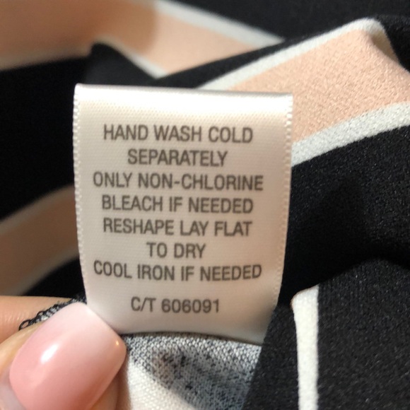 Roz & Ali Dress NWT purchased from the Dressbarn - Picture 5 of 7